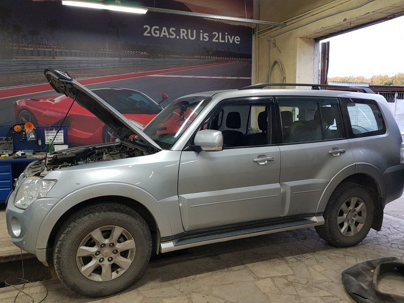Mitsubishi Pajero IV (рестайлинг), 6-цилиндровый,V-образный, объем 3.0 л (178 л.с.)